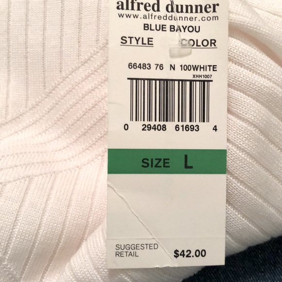 Women’s Ribbed Shell with Knitted Design - Picture 5 of 7